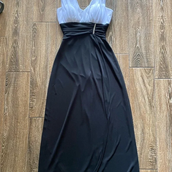 BETSY & ADAM by Linda Bernell maxi prom/wedding dress - Picture 2 of 13